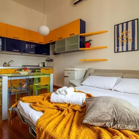 Station 5 Min - Double Bed Caiazzo 4 Guests Wifi アパート ミラノ
