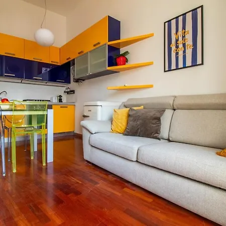 Апартаменты Station 5 Min - Double Bed Caiazzo 4 Guests Wifi